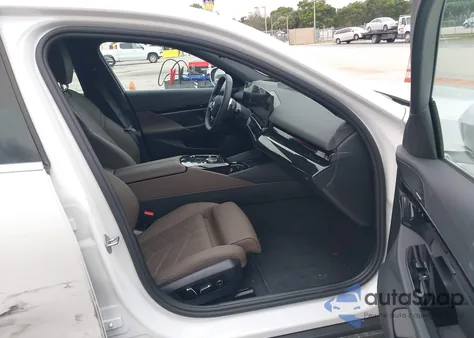 2026 BMW 530I xDrive из США, поврежденный, VIN WBA53FJ09TCW39573